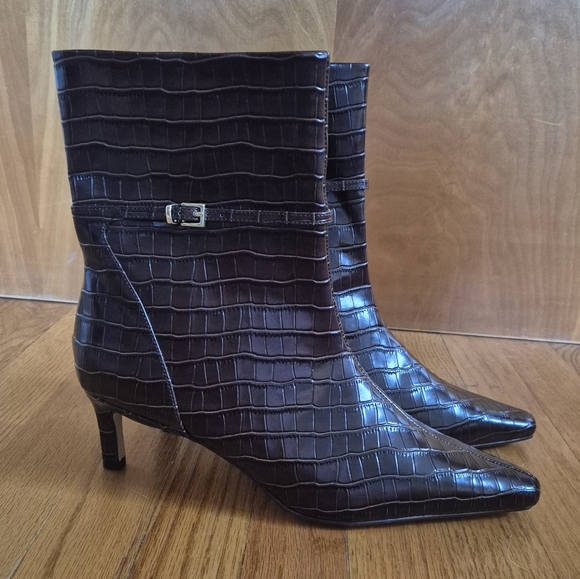 Ann Taylor Leather Ankle Chain Crocodile Print Bootie, size 10M NWOB NWOT - Picture 3 of 15